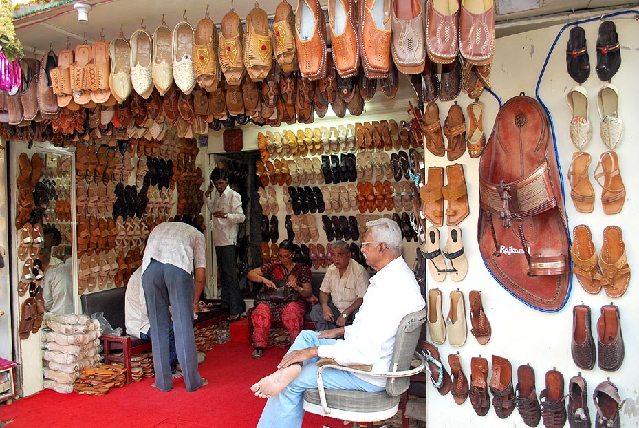 Chappal hot sale shop design