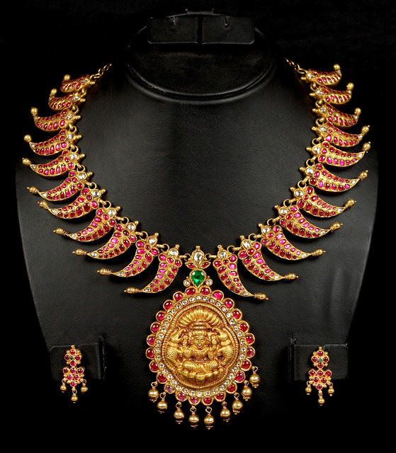 About Indian Neckpieces: Its Background 