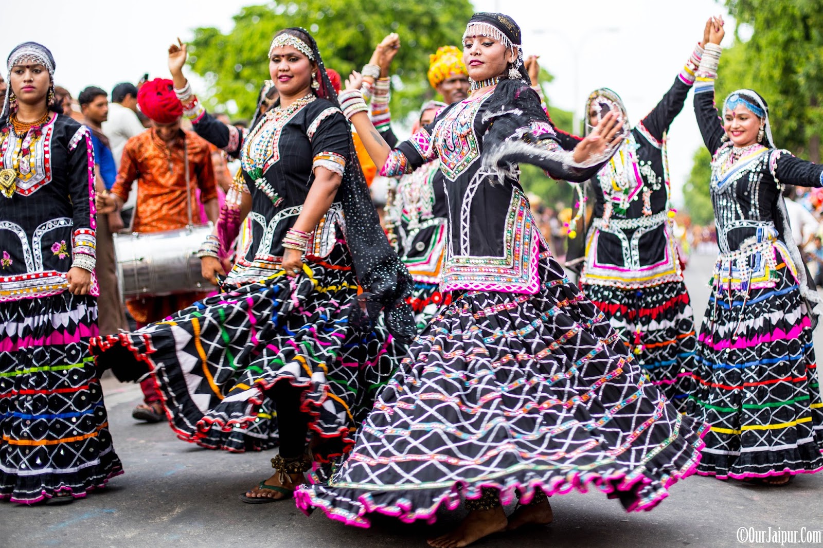 dance performed only by one men on holi in rajasthan