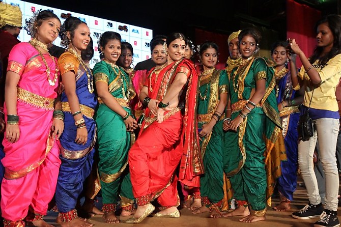 Top 152+ maharashtra traditional dress information latest - seven.edu.vn